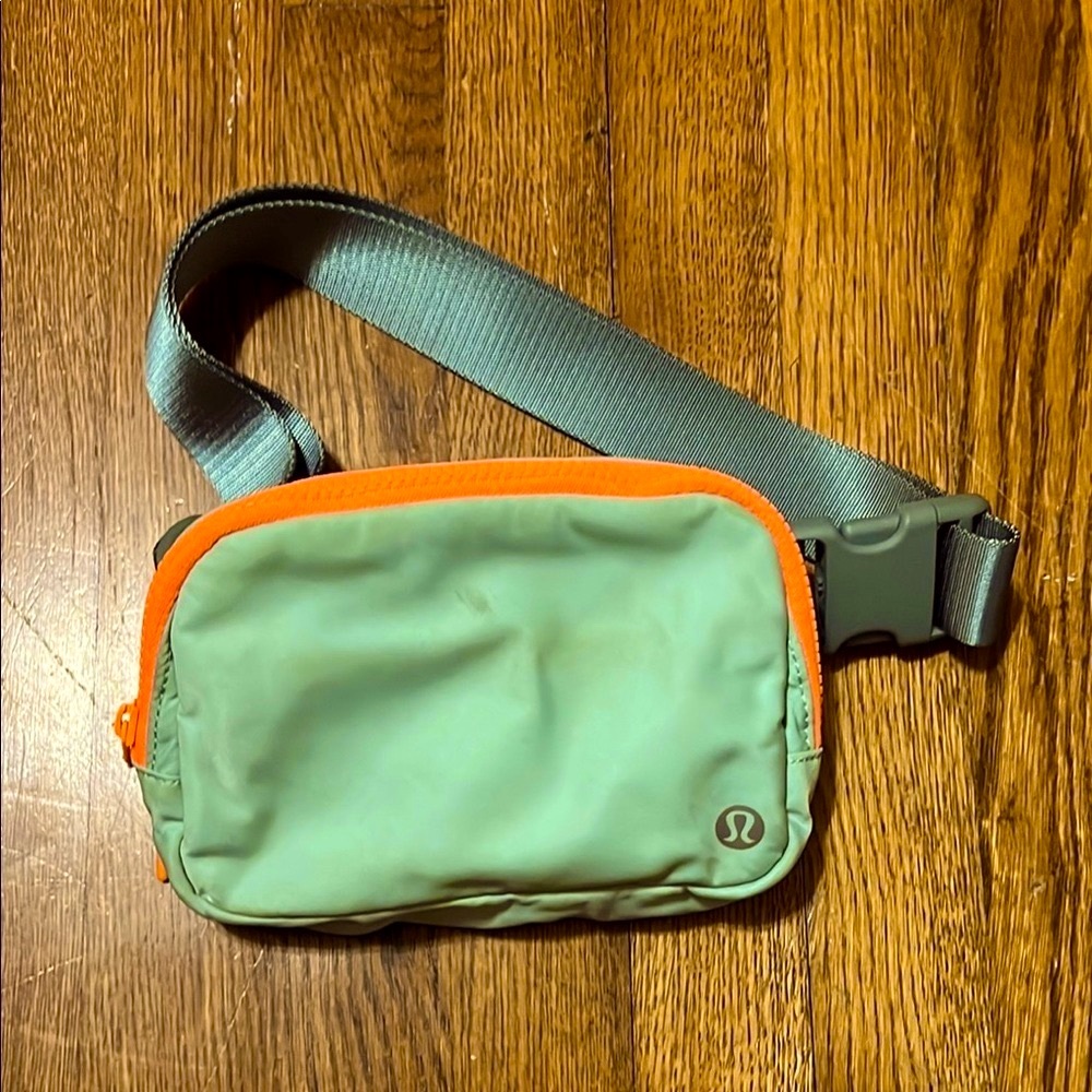 lululemon athletica Crossbody belt Bag - pistachio green and Orange